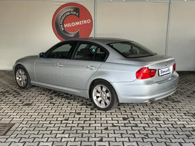 BMW 3 Series view 3