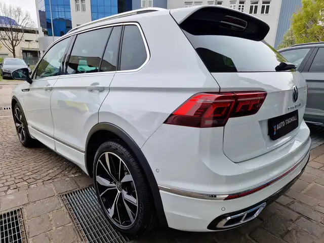 Volkswagen Tiguan view 4