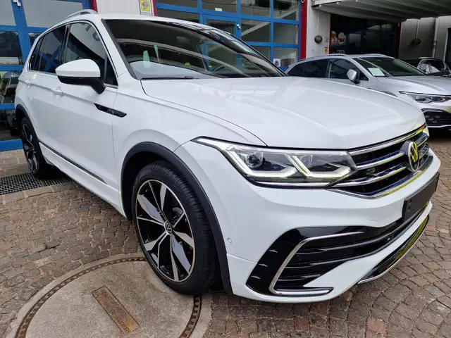 Volkswagen Tiguan view 2