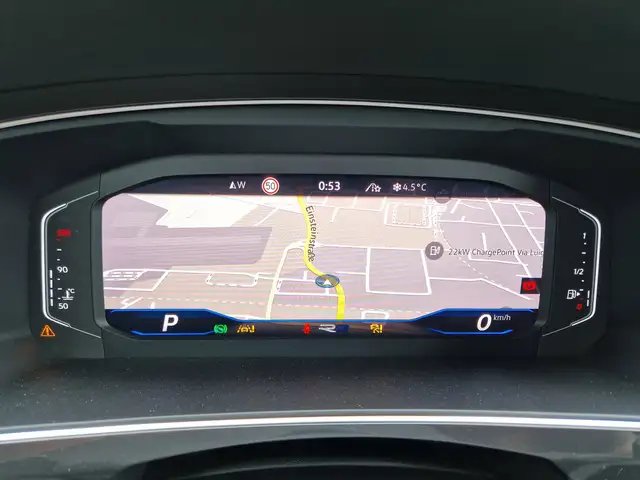 Volkswagen Tiguan view 12