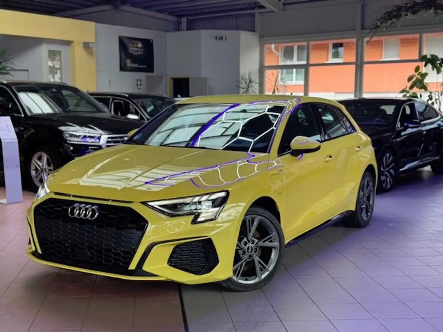 Audi A3 40 TFSI e S line Beige - 1