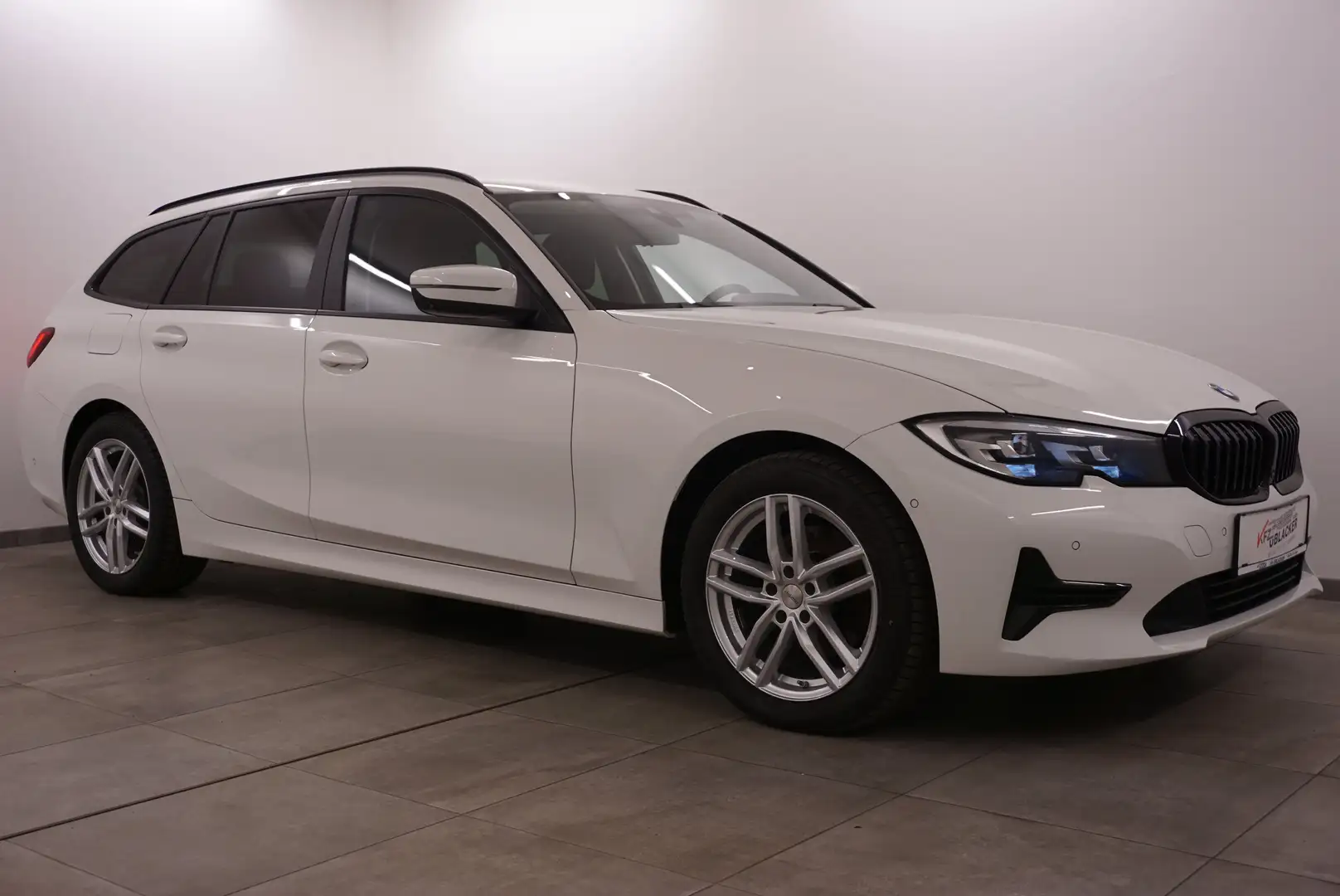 BMW 320 d // Anhängervorr // 360 grad Kamera // Standh Weiß - 1