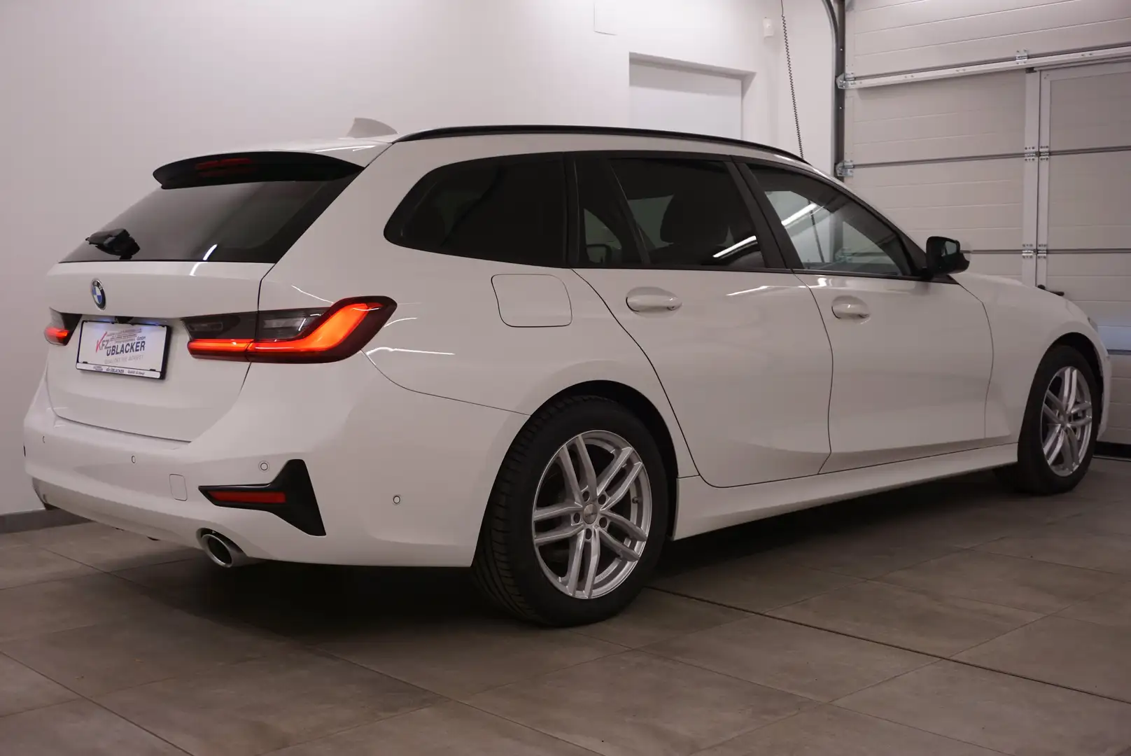 BMW 320 d // Anhängervorr // 360 grad Kamera // Standh Weiß - 2