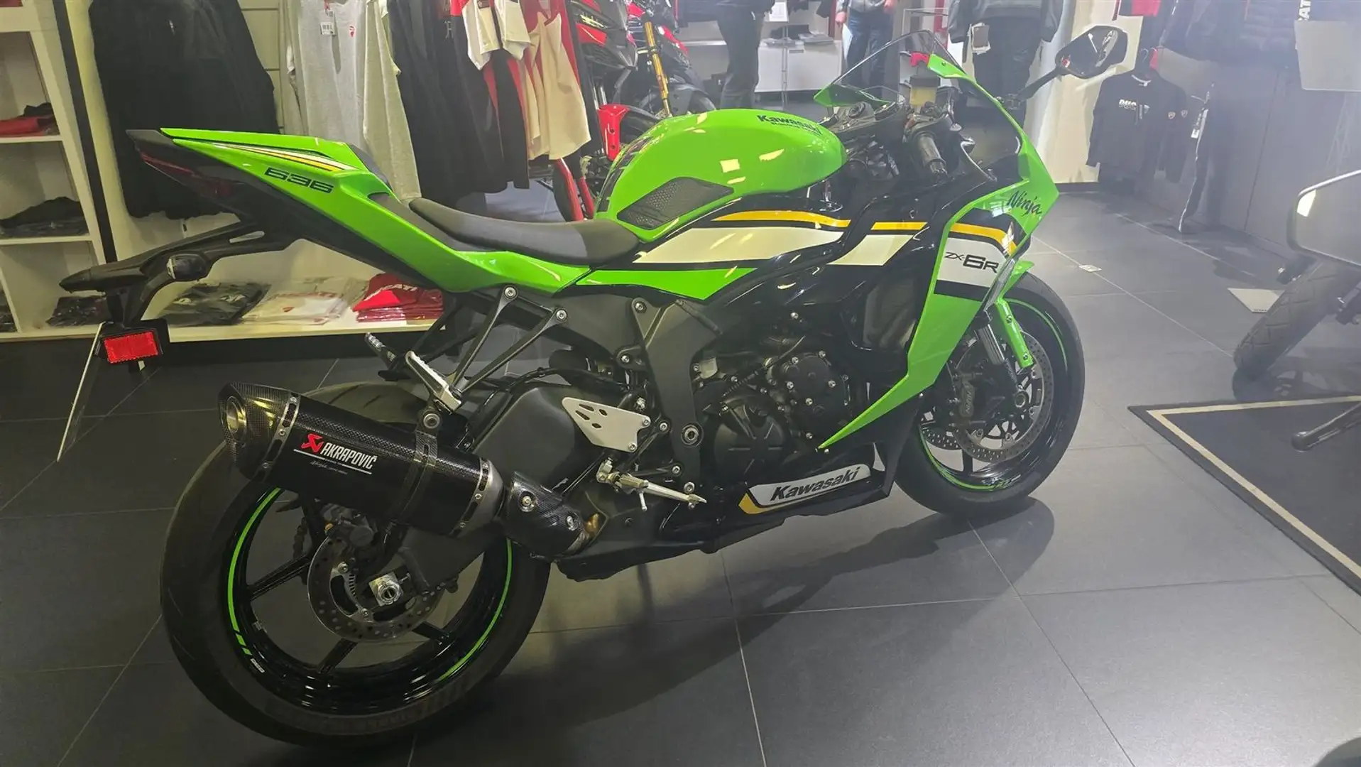 Kawasaki Ninja ZX-6R PERFORMANCE Verde - 2