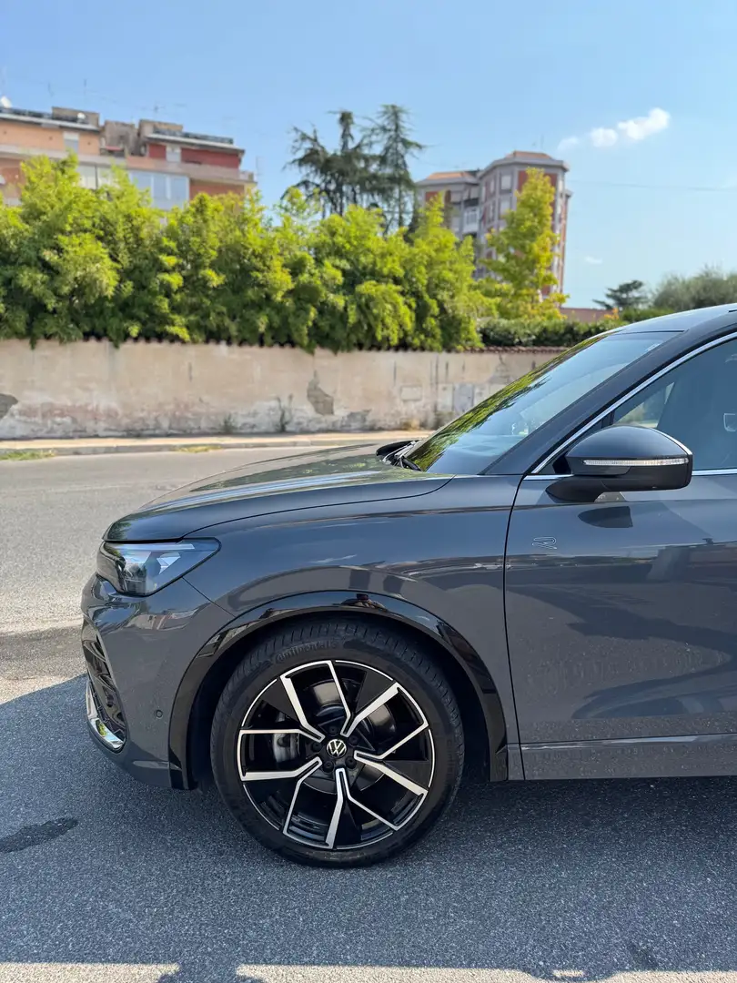 Volkswagen Tiguan Tiguan III 2024 2.0 tdi R-Line 150cv dsg Grijs - 2