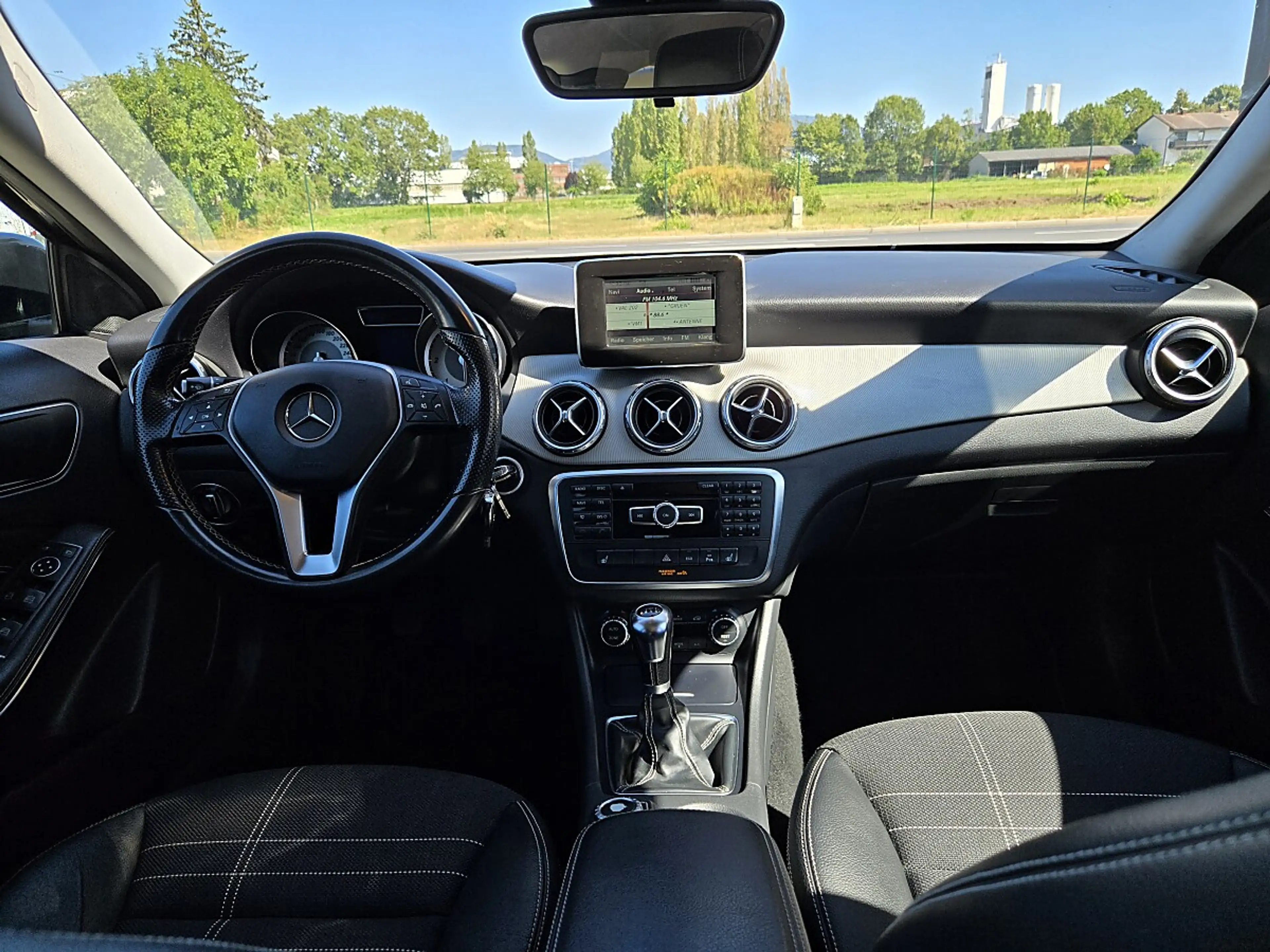 Mercedes-Benz GLA 200 CDI Edition Lifestyle — photo 10