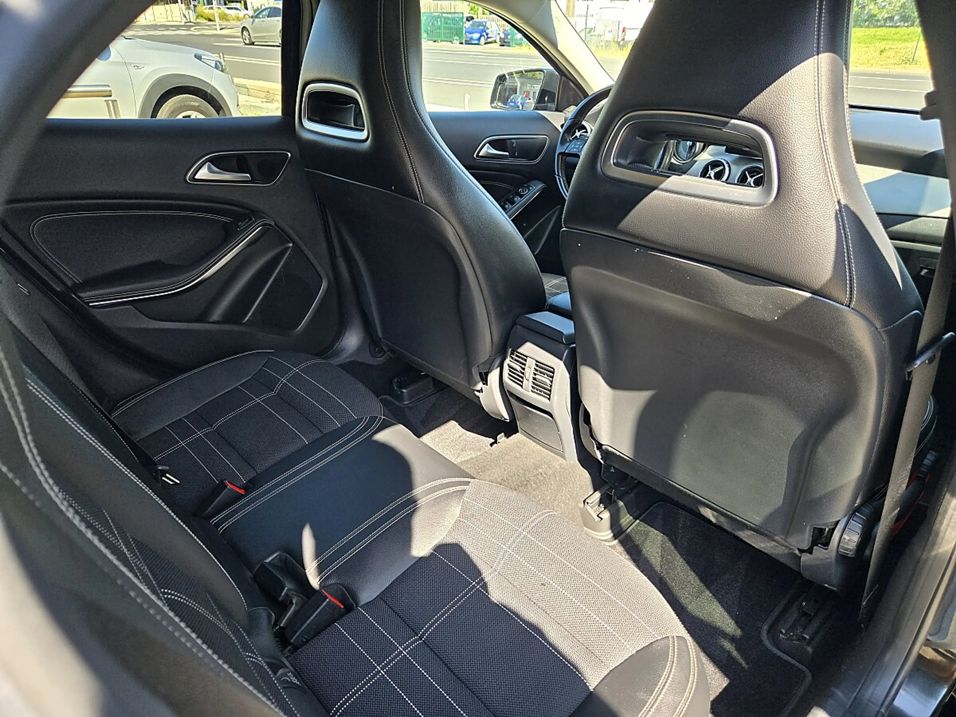 Mercedes-Benz GLA 200 CDI Edition Lifestyle — photo 9