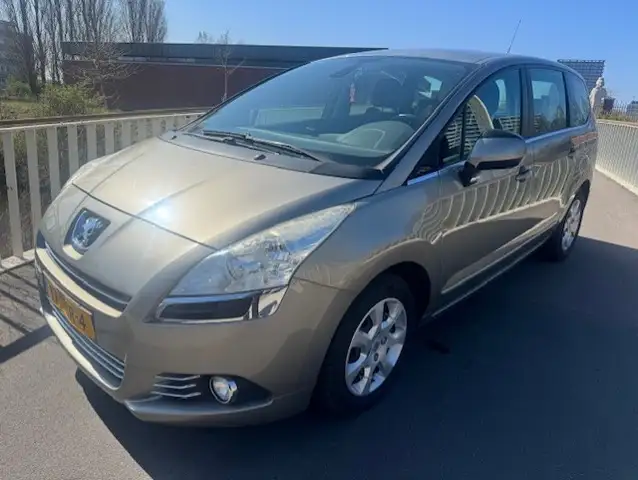 Peugeot 5008 1.6 VTi ST 5p.