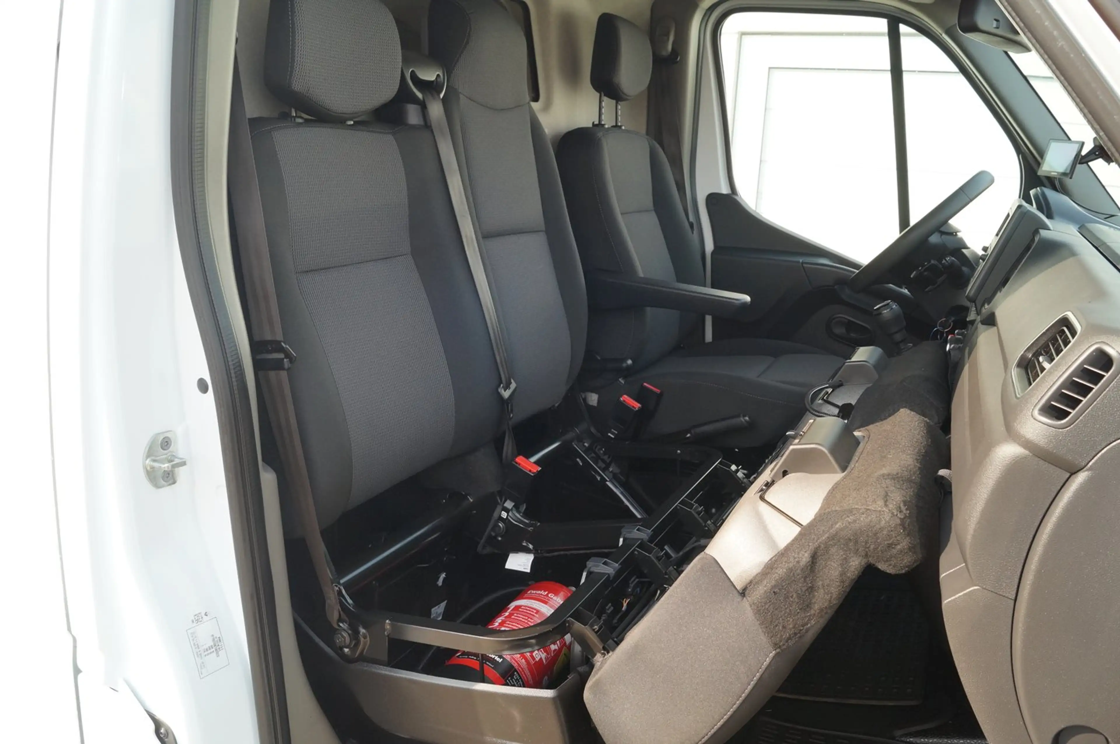 Renault Master L2H3 3,3t dCi 135 — photo 9