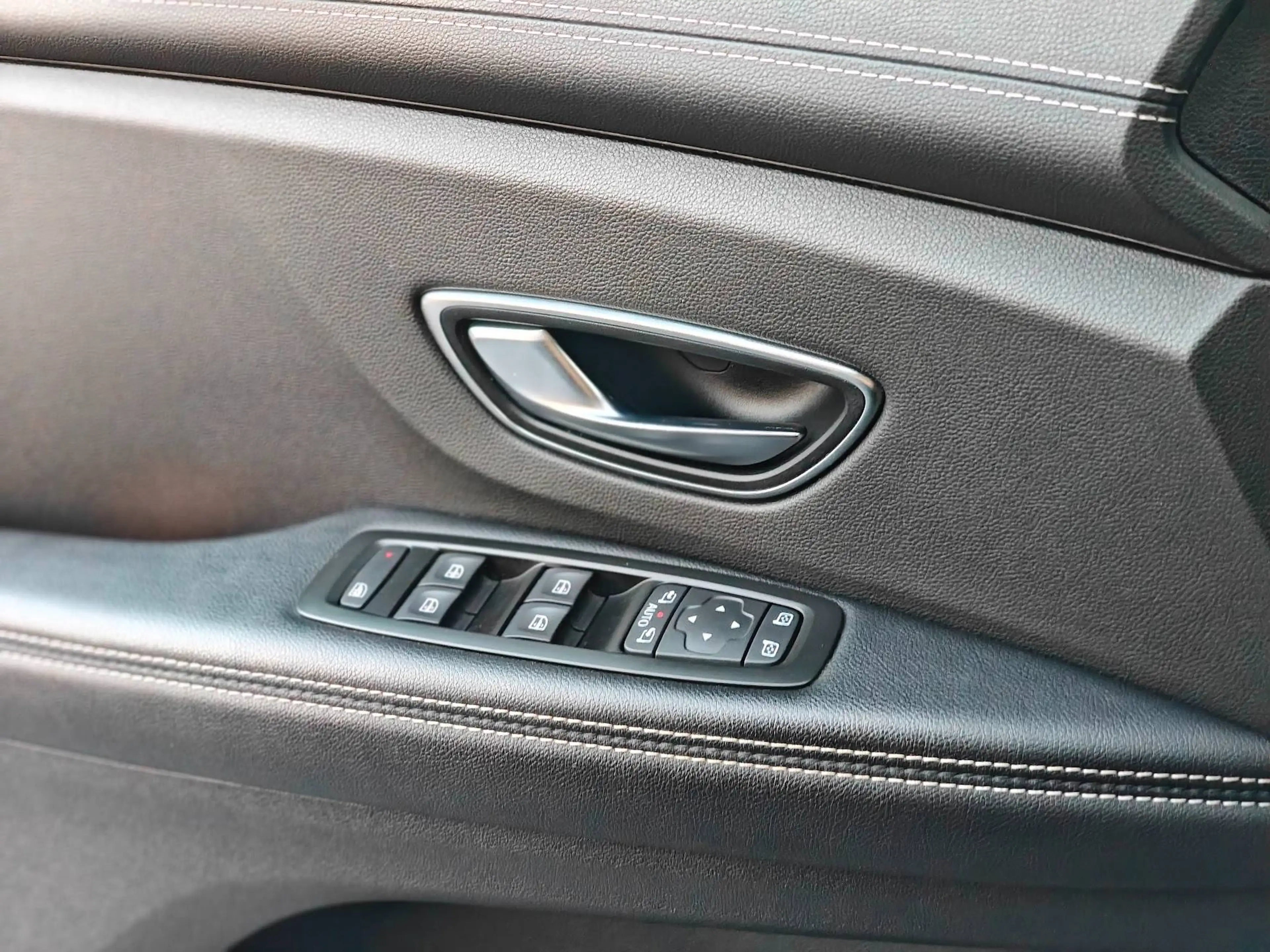 Renault Scenic Scenic 1.33 TCe Intens GPF (EU6.2) — photo 9