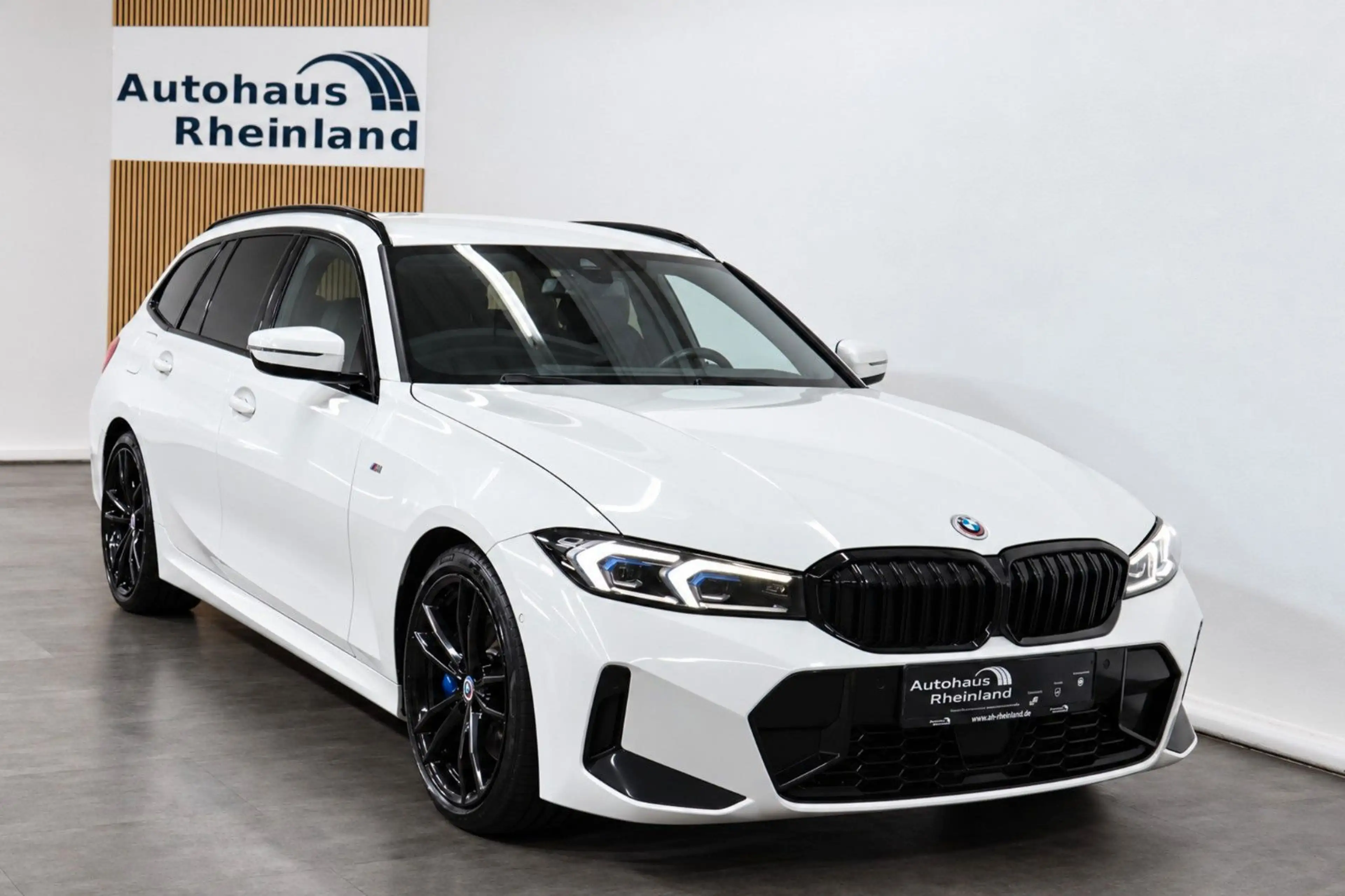 BMW 330 d T M-Sport*WIDESCREEN*HARMAN*HEAD-UP*LED*AHK — photo 8