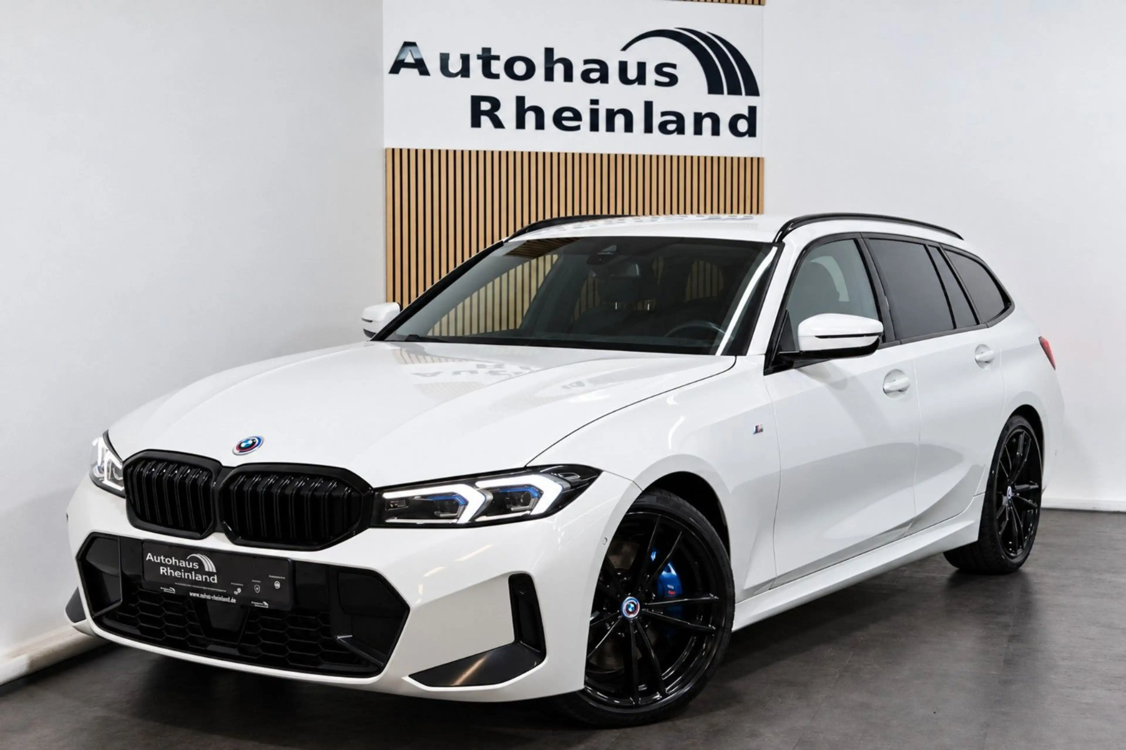 BMW 330 d T M-Sport*WIDESCREEN*HARMAN*HEAD-UP*LED*AHK