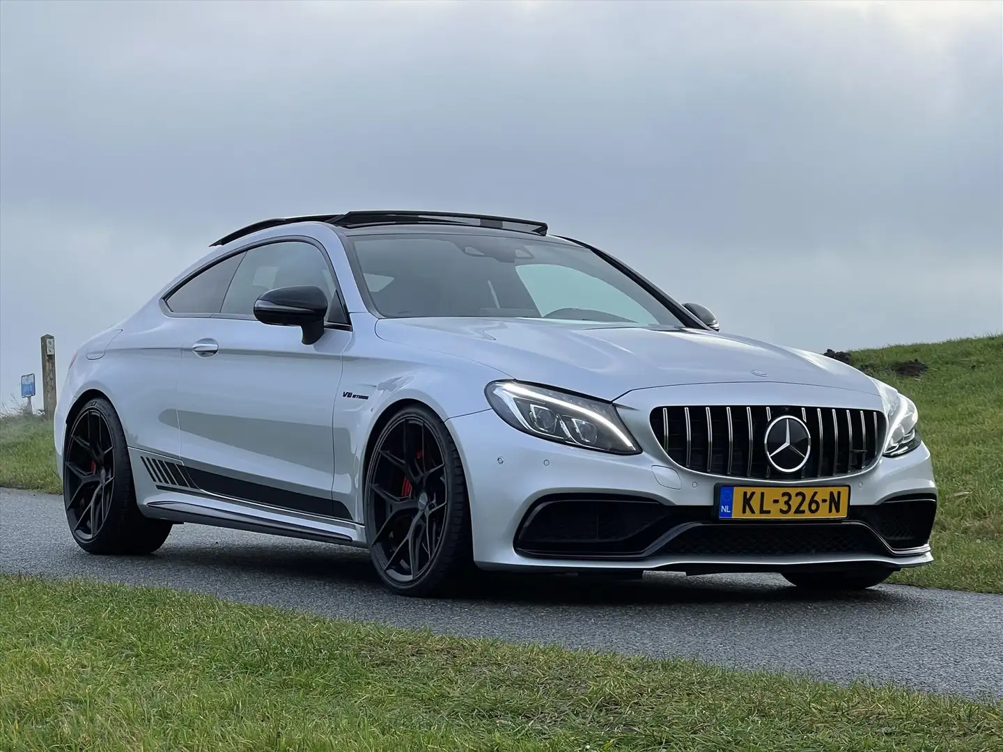 Mercedes-Benz C 63 AMG C63 S AMG COUPE 510PK / Pano / Schaal stoelen / He Grijs - 2