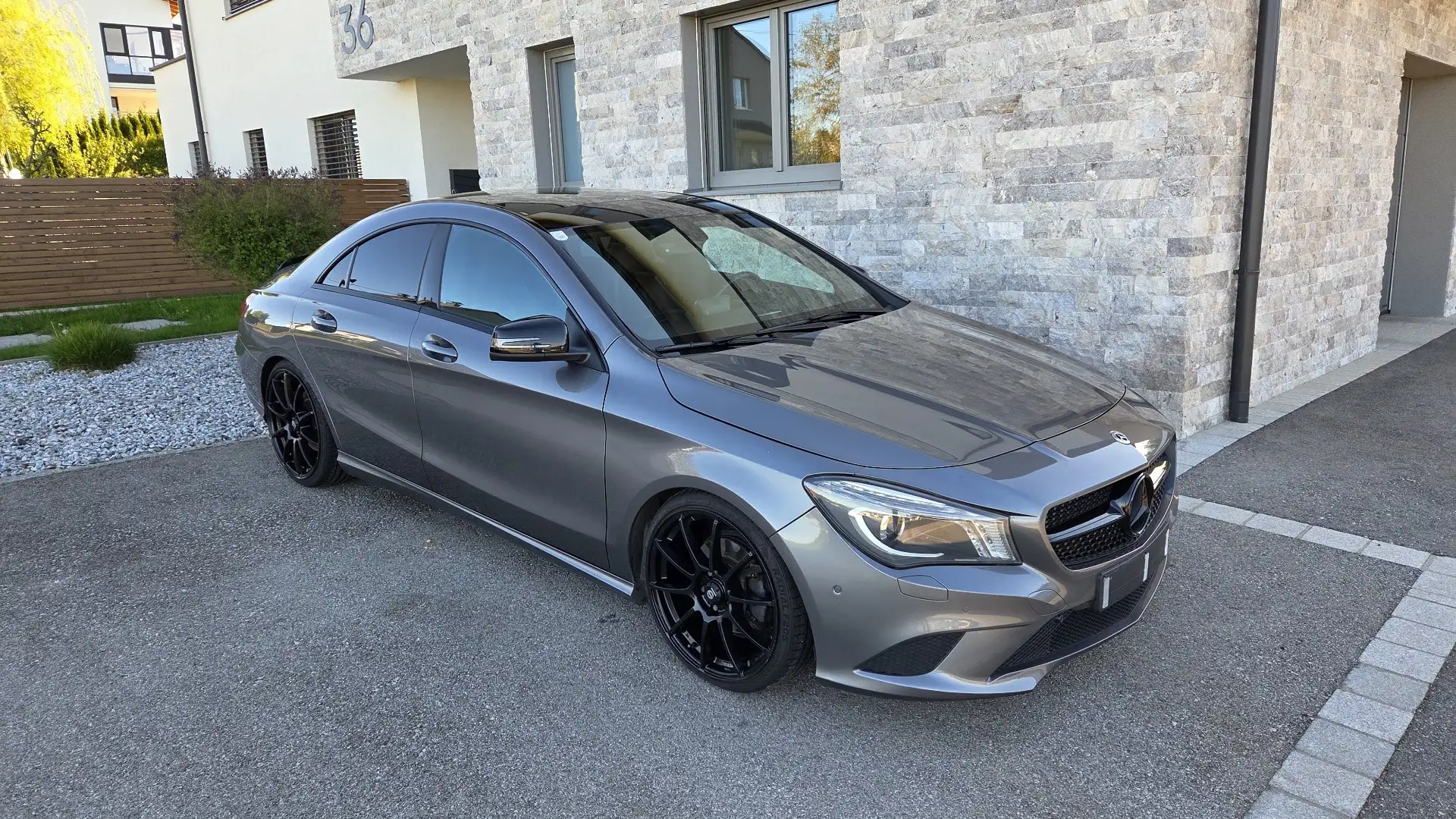Mercedes-Benz CLA 200 Automatik/Panoramadach Grau - 1