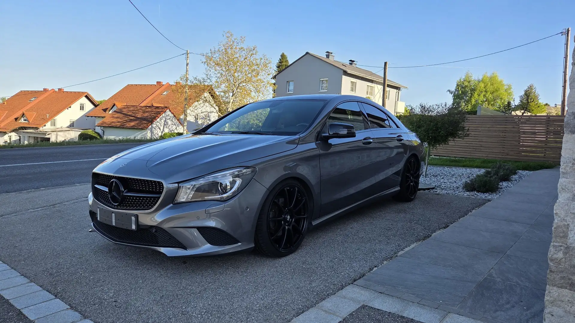 Mercedes-Benz CLA 200 Automatik/Panoramadach Grau - 2