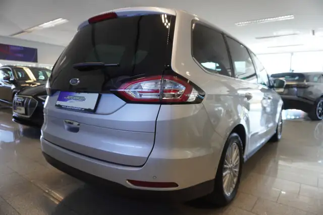 Ford Galaxy view 5