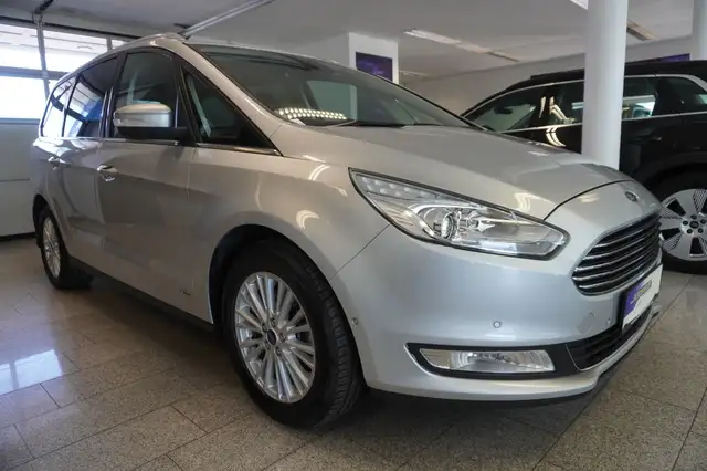 Ford Galaxy view 3