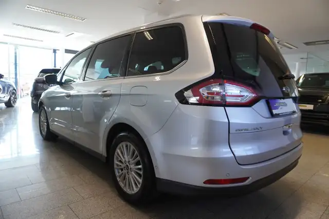 Ford Galaxy view 4