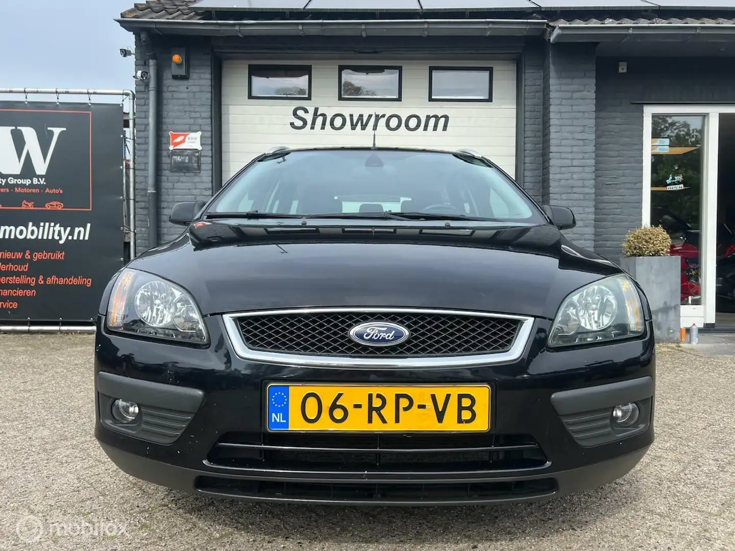 Ford Focus Wagon 1.6-16V Ambiente Airco, trekhaak Zwart - 2