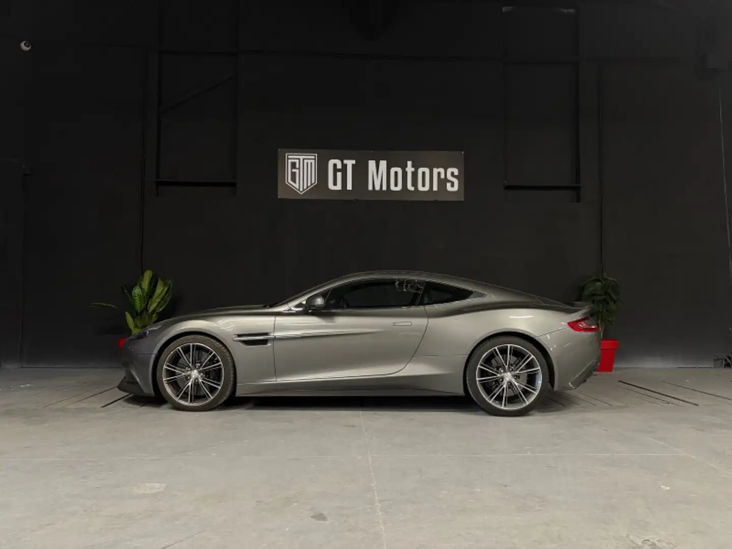 Aston Martin Vanquish V12 5.9 574CH TOUCHTRONIC 2 Grijs - 2
