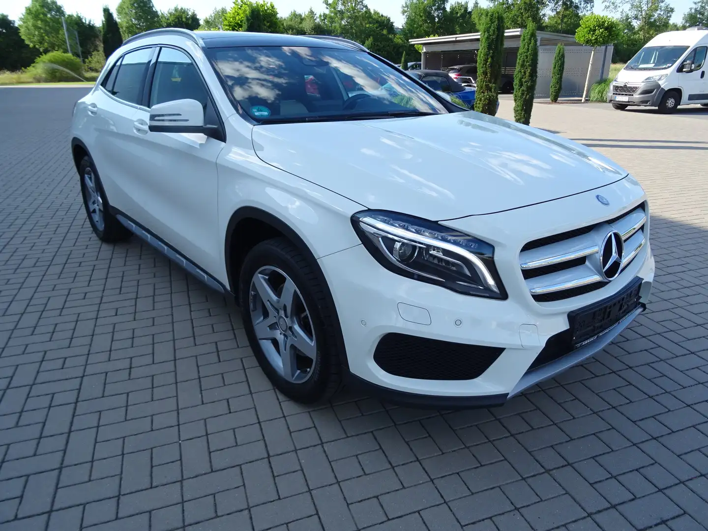 Mercedes-Benz GLA 250 GLA 250 / Pano / Leder / Elek. Heckkla. / AMG Line White - 1