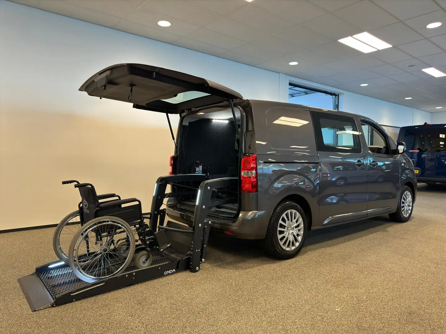 Opel Vivaro-e Electric L2H1 Rolstoelbus Automaat Elektrisch (75 Gri - 2