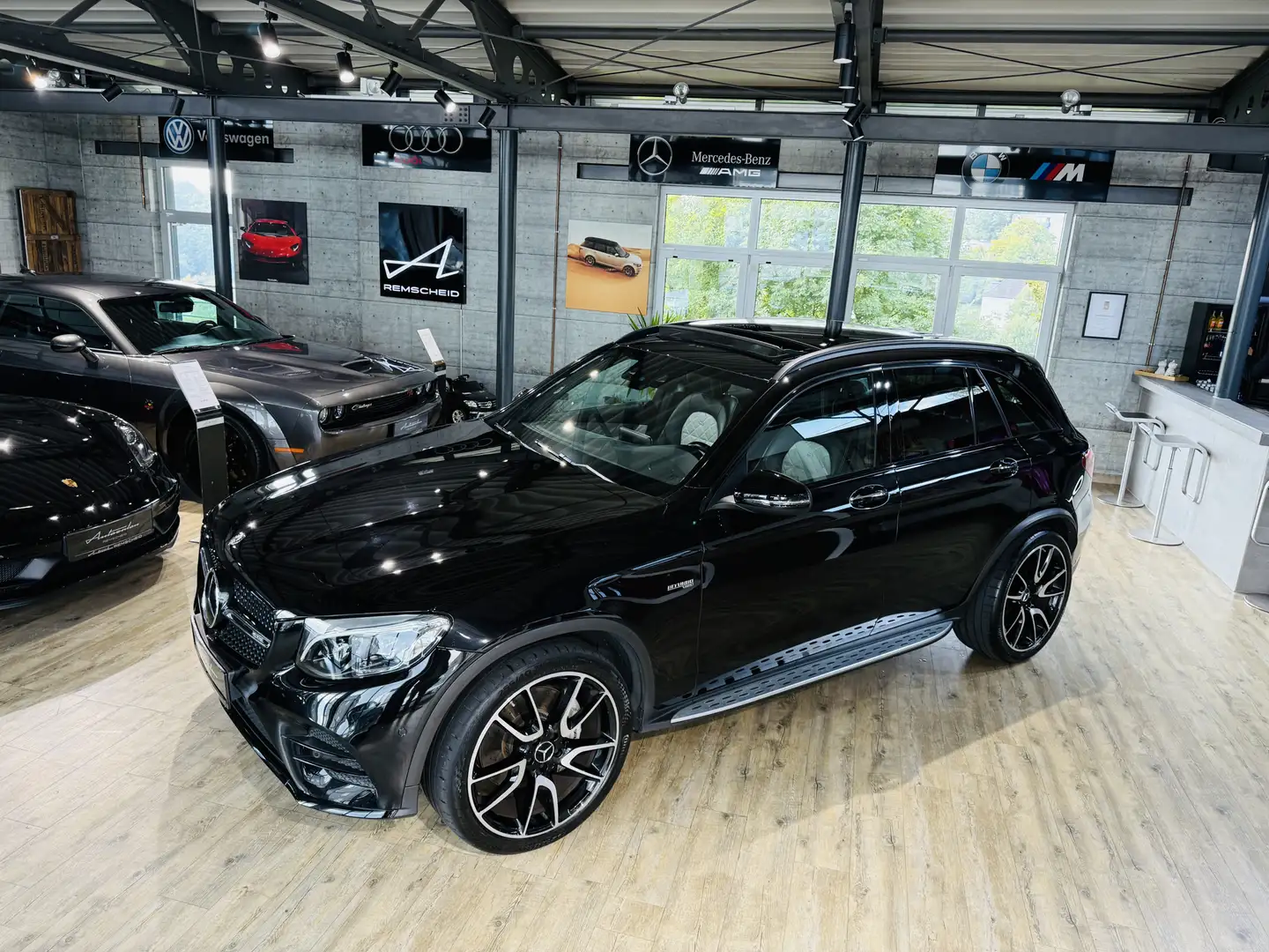 Mercedes-Benz GLC 43 AMG 4Matic*PANO*LED*NAVI*DESIGNO*KAMERA* Schwarz - 2