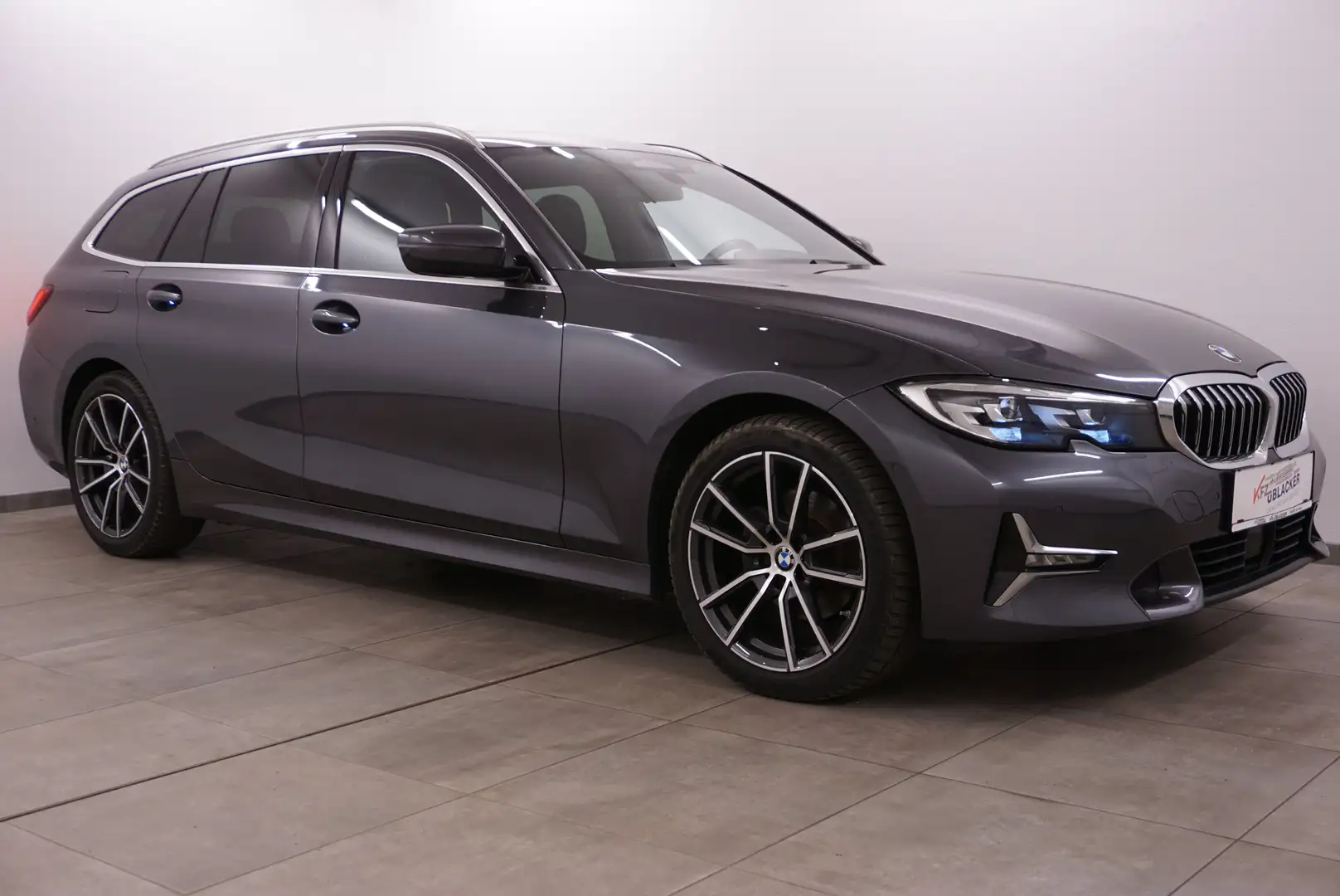 BMW 320 d xDrive // Luxury Line // Panoramadach // ACC // Grau - 1