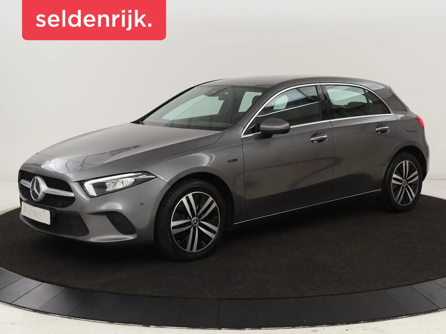 Mercedes-Benz A 250 250e Urban | Leder | Stoelverwarming | Trekhaak | Gris - 1