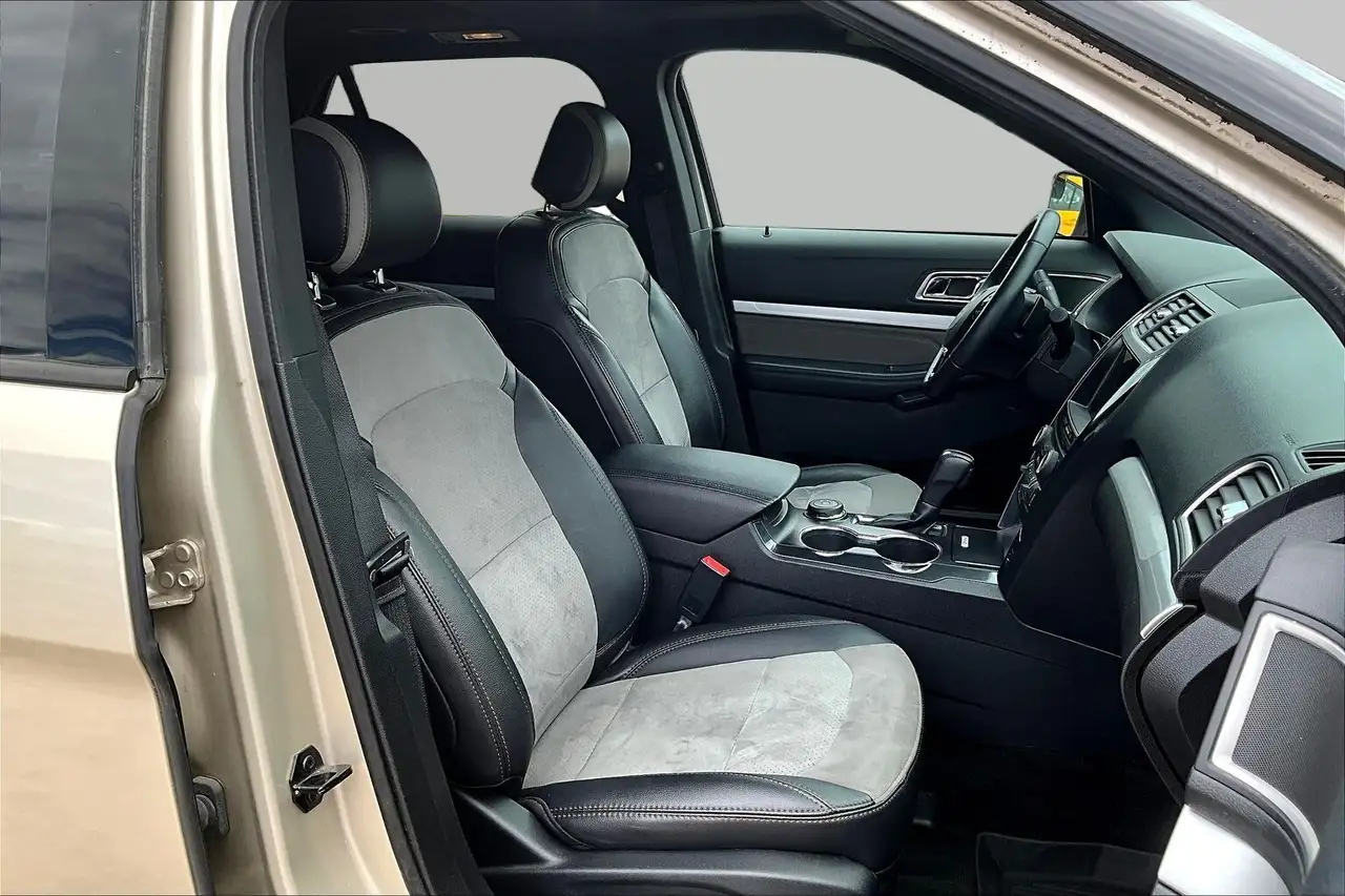 Ford Explorer photo Ford Explorer