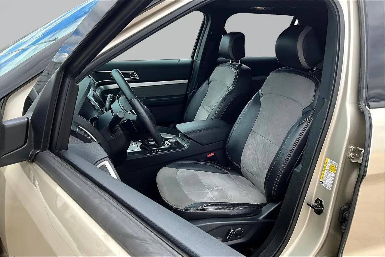 Ford Explorer photo Ford Explorer