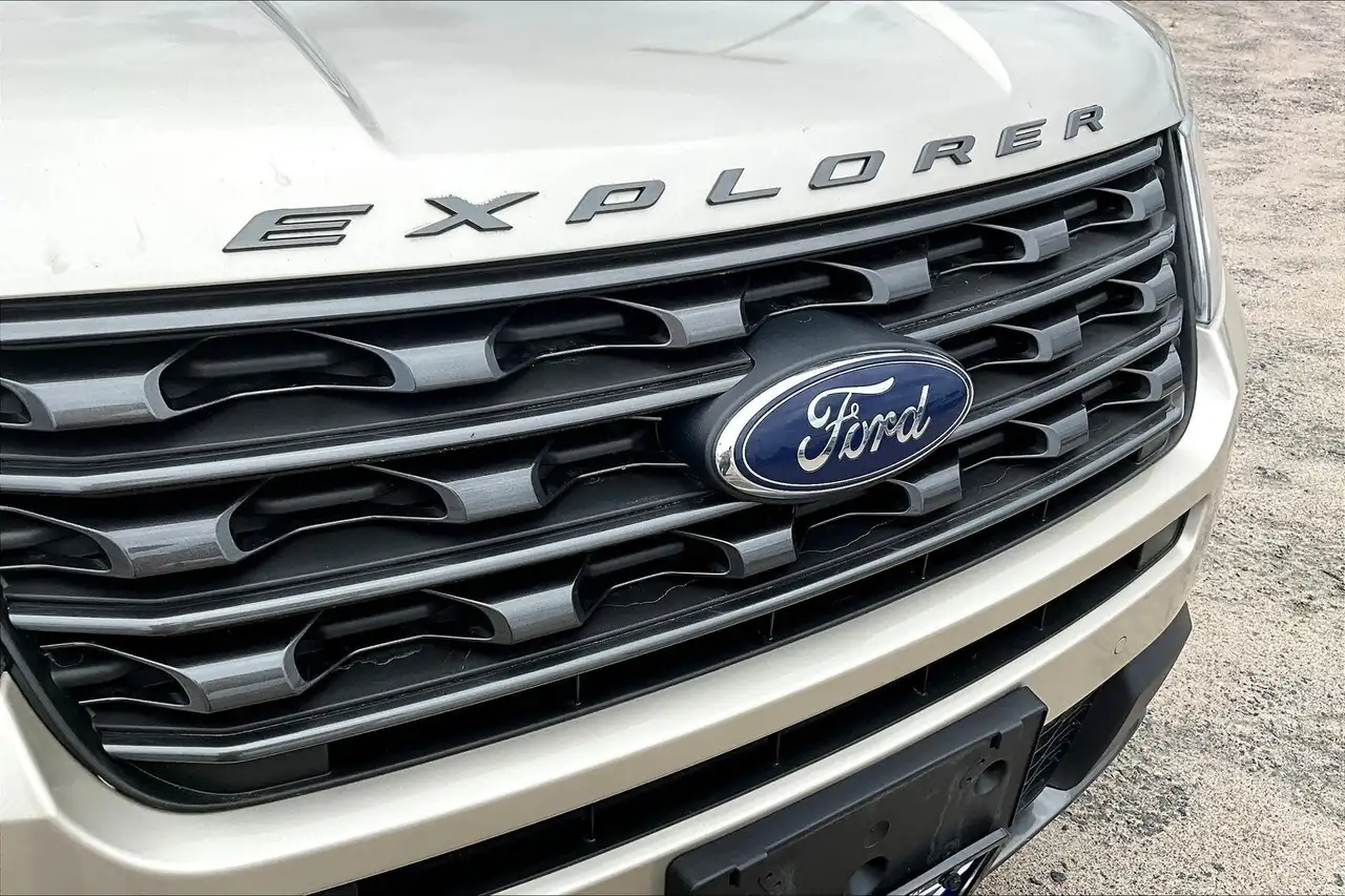 Ford Explorer photo Ford Explorer