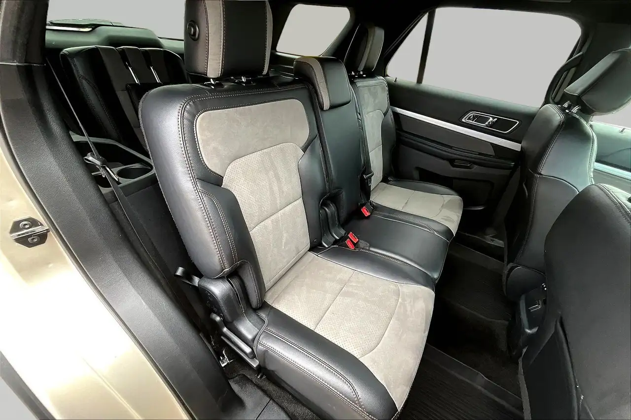 Ford Explorer photo Ford Explorer
