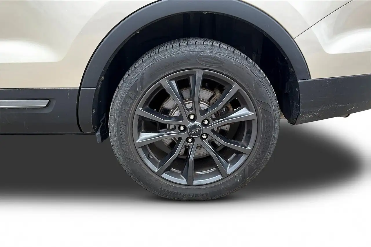 Ford Explorer photo Ford Explorer