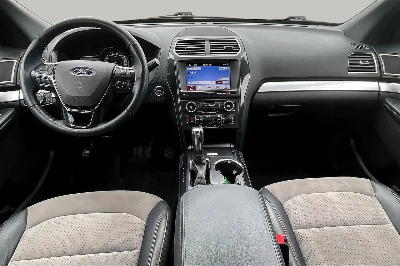Ford Explorer photo Ford Explorer