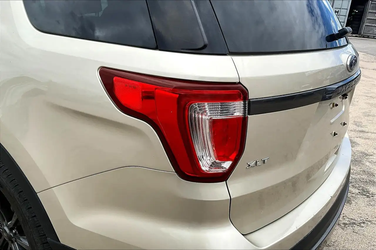 Ford Explorer photo Ford Explorer
