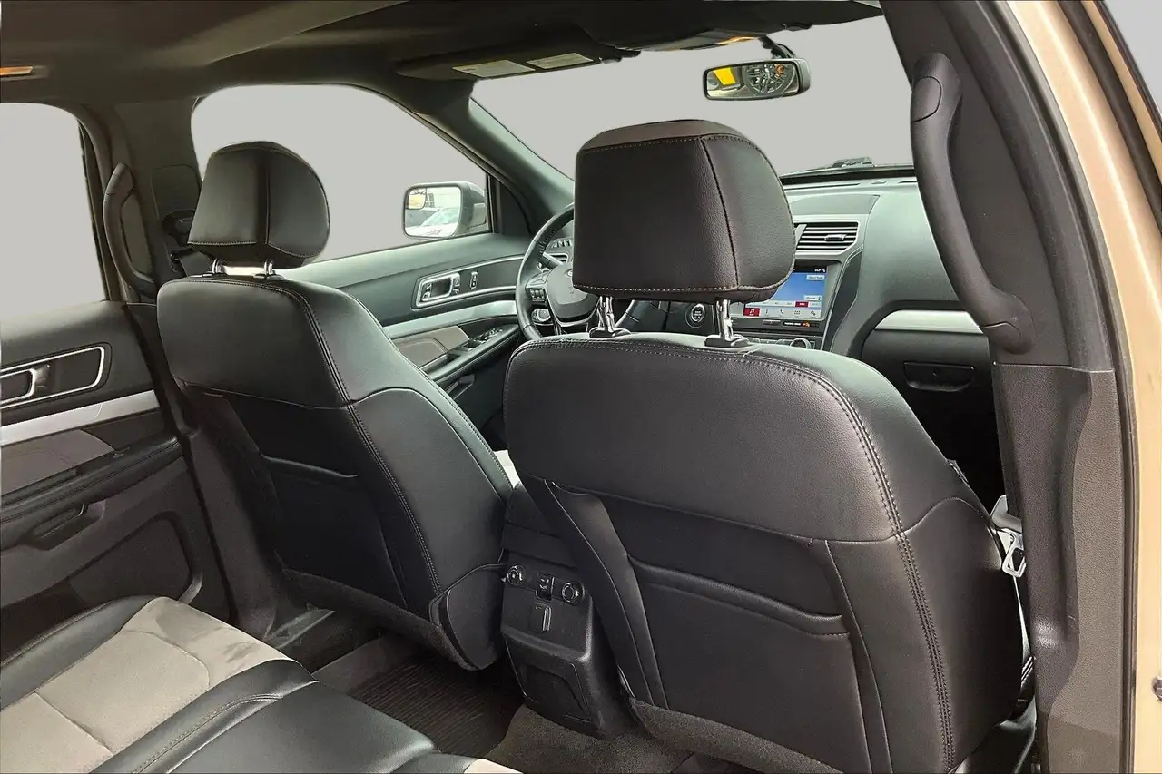 Ford Explorer photo Ford Explorer