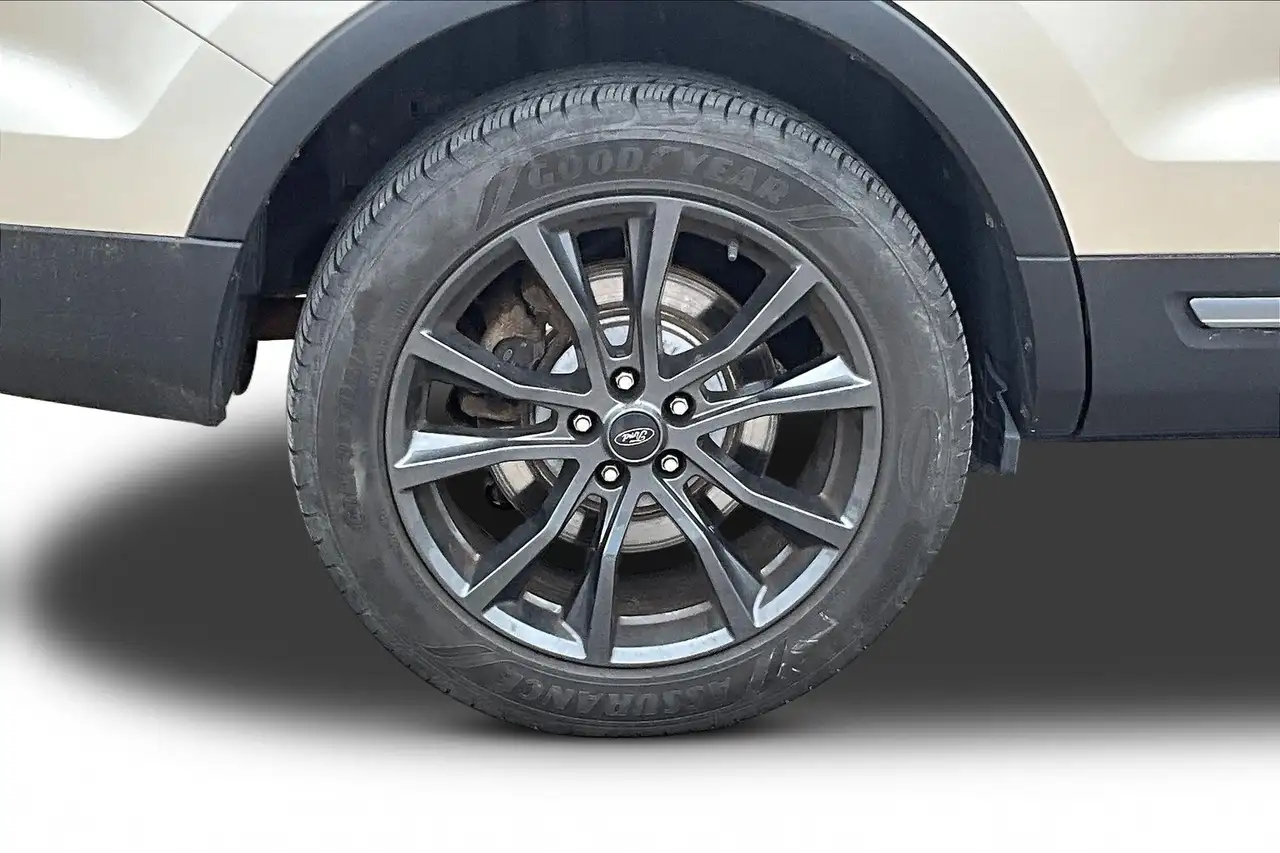 Ford Explorer photo Ford Explorer