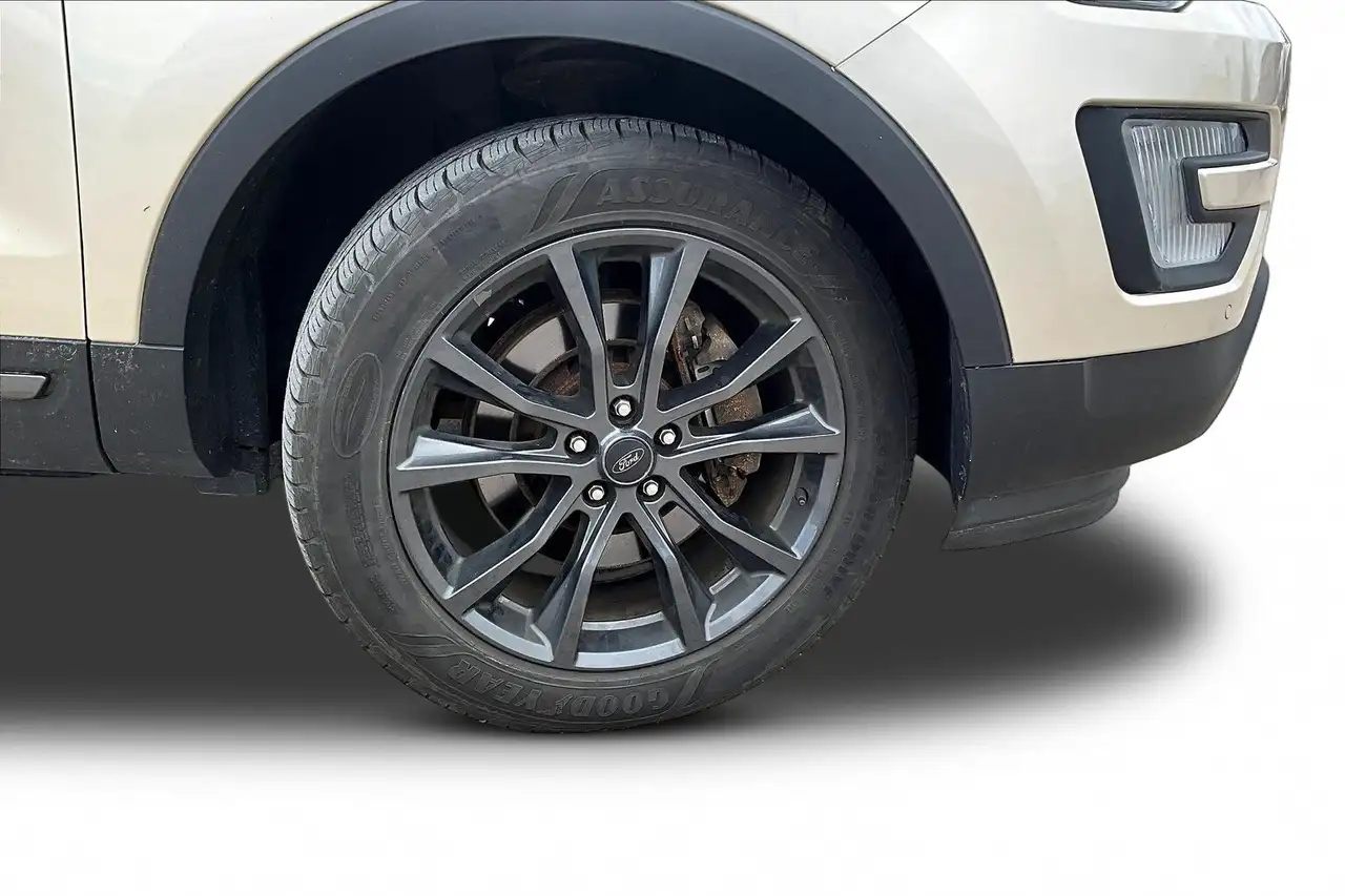 Ford Explorer photo Ford Explorer