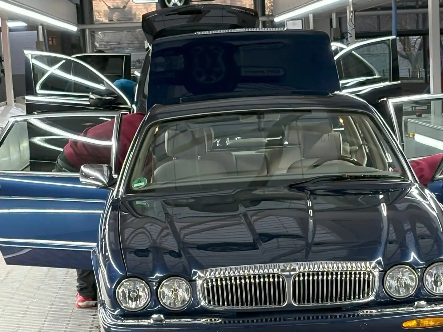 Jaguar Daimler Daimler V8 l Super Bleu - 2