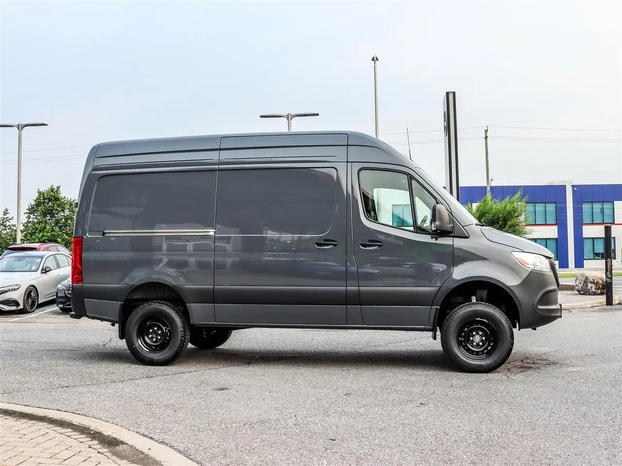 Mercedes-Benz Sprinter photo Mercedes-Benz Sprinter