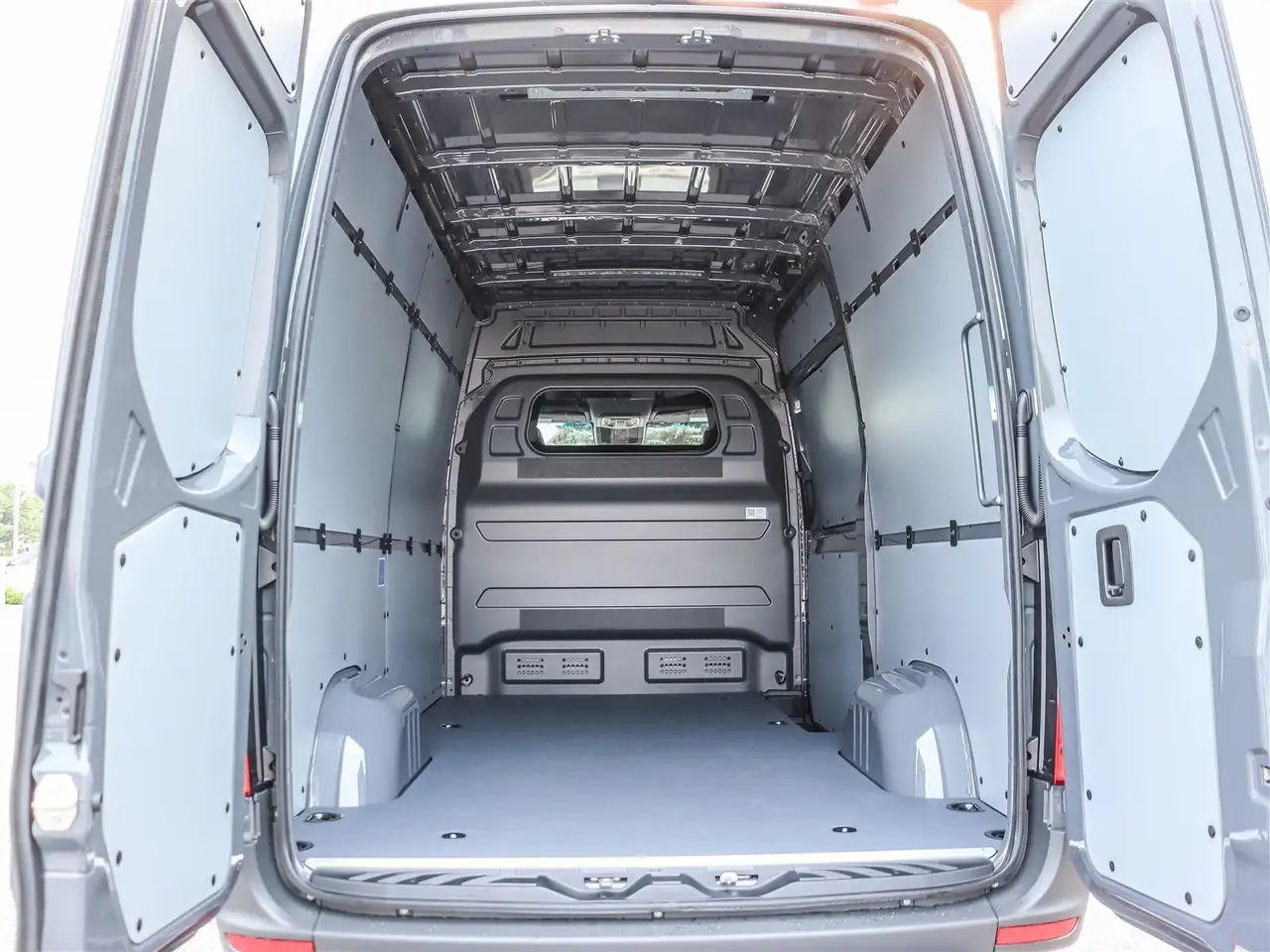 Mercedes-Benz Sprinter photo Mercedes-Benz Sprinter