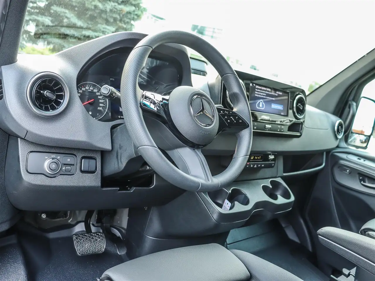 Mercedes-Benz Sprinter photo Mercedes-Benz Sprinter