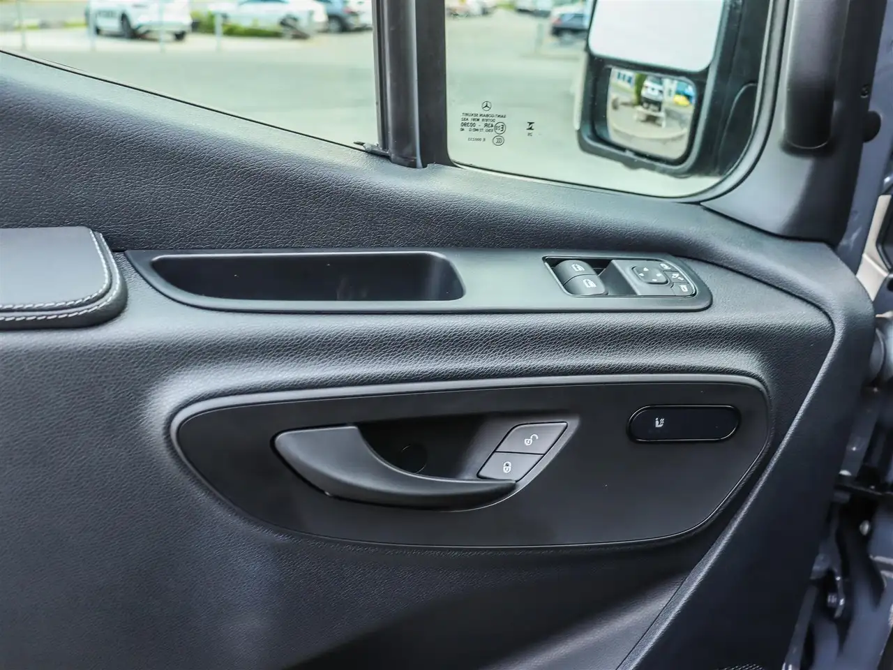 Mercedes-Benz Sprinter photo Mercedes-Benz Sprinter