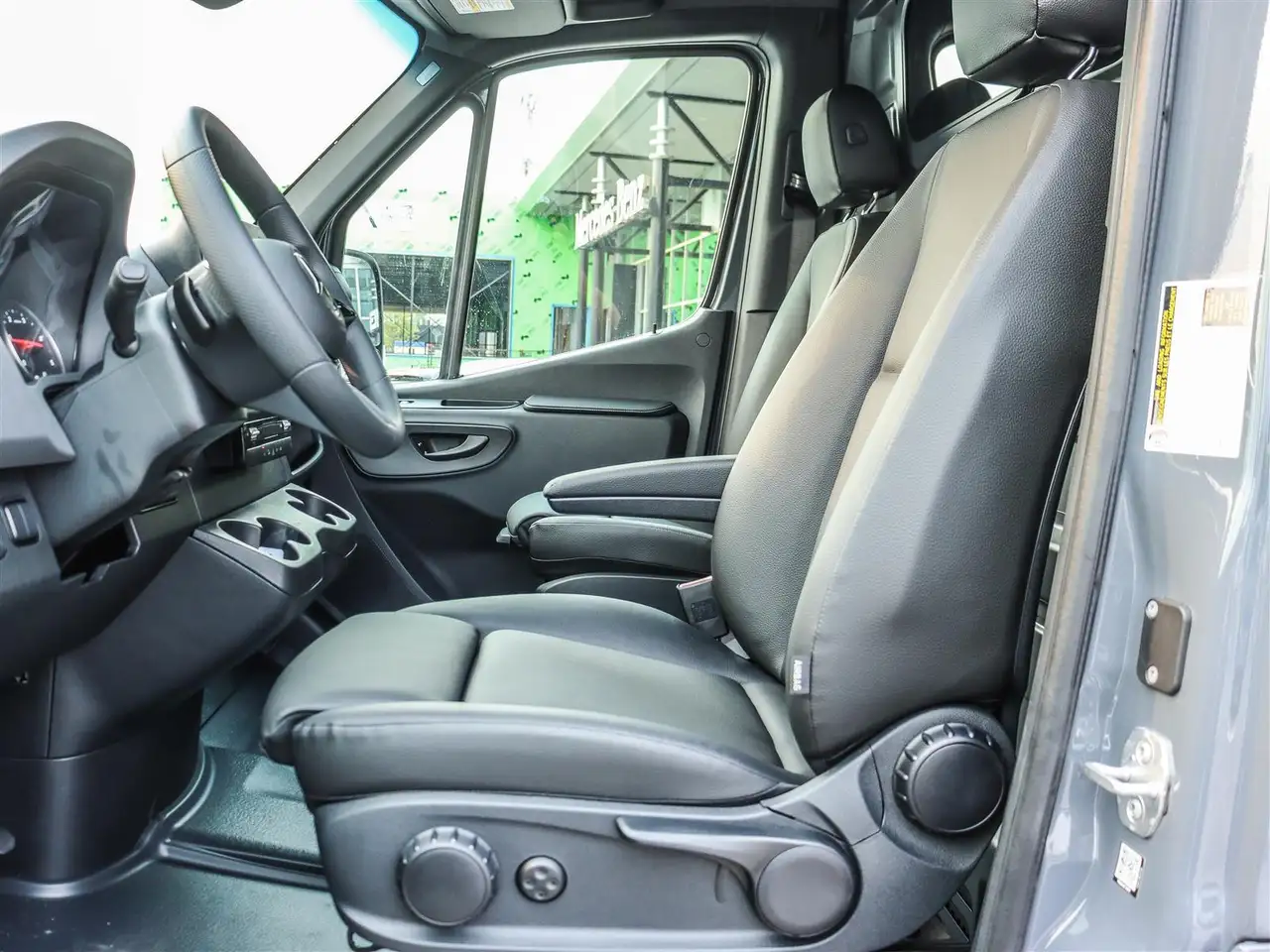 Mercedes-Benz Sprinter photo Mercedes-Benz Sprinter