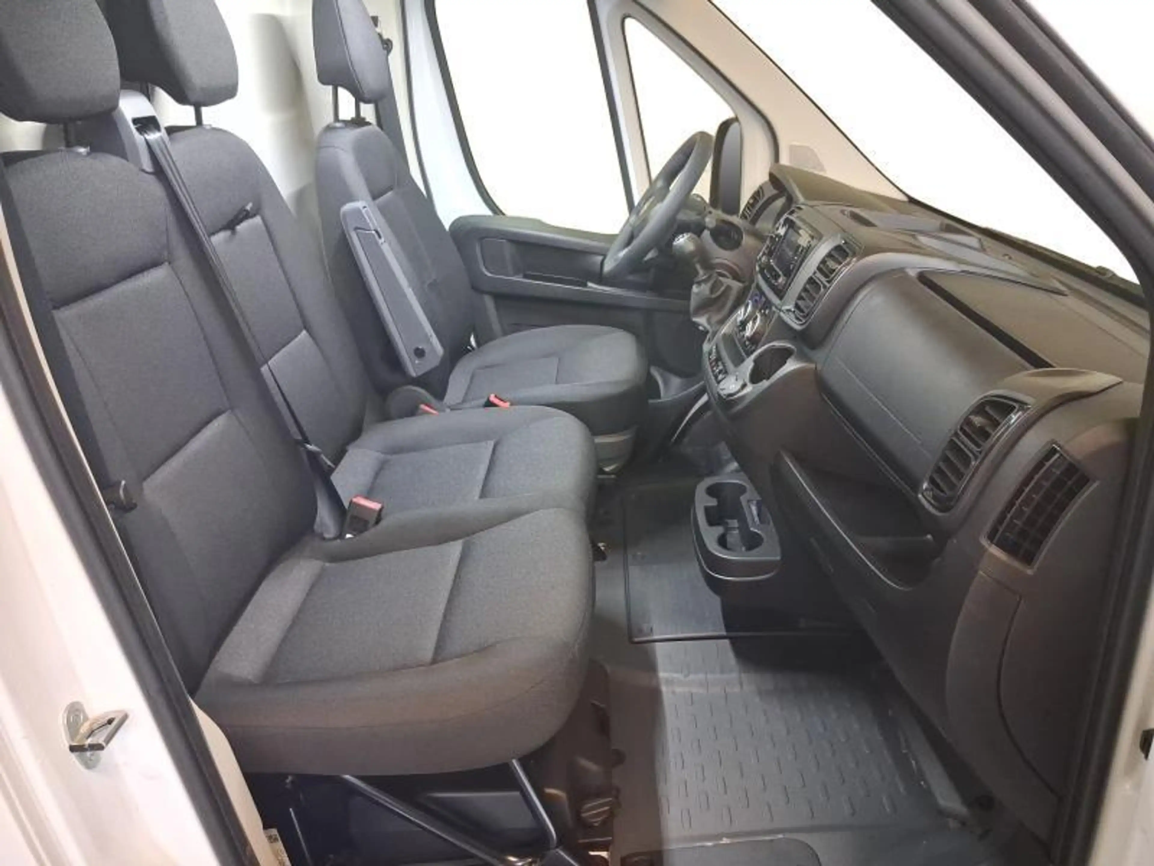 Opel Movano L3H2 — photo 11