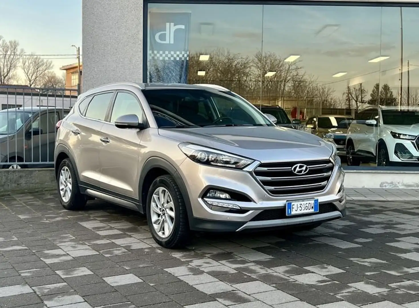 Hyundai TUCSON 1.7 CRDi XPossible Beige - 1