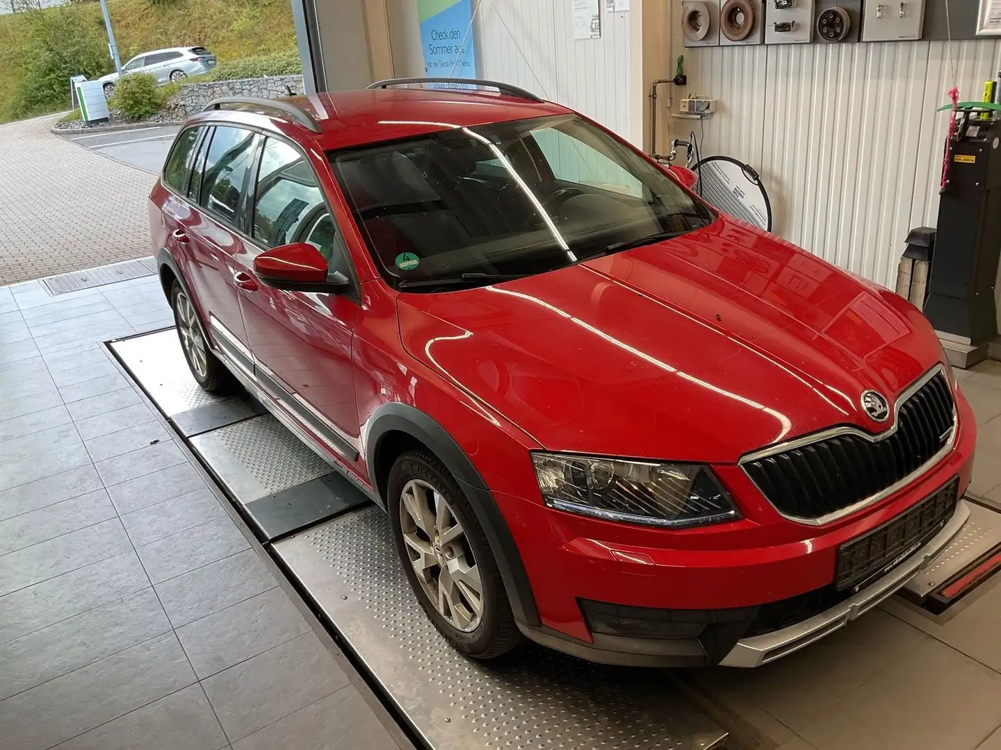 Skoda Octavia Combi Scout 4x4 Klimaautomatik XENON Rouge - 2