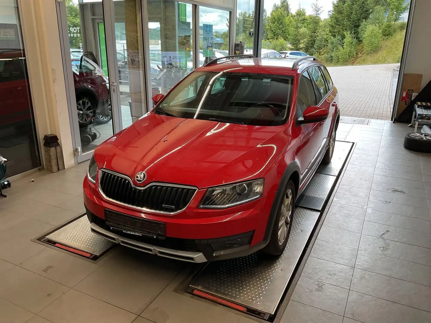 Skoda Octavia Combi Scout 4x4 Klimaautomatik XENON Rouge - 1