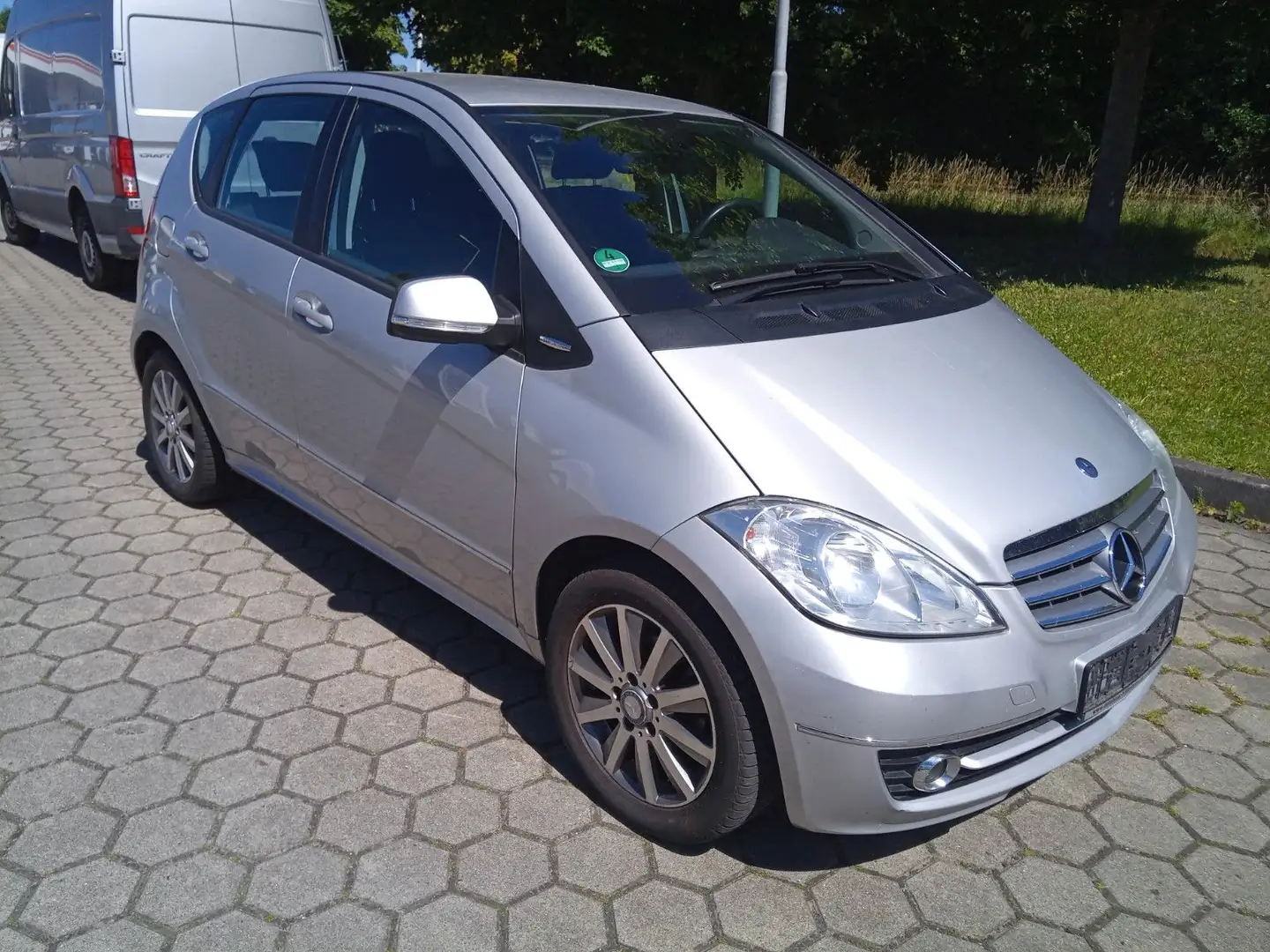 Mercedes-Benz A 180 A -Klasse A 180/Automatik/HU neu Srebrny - 1